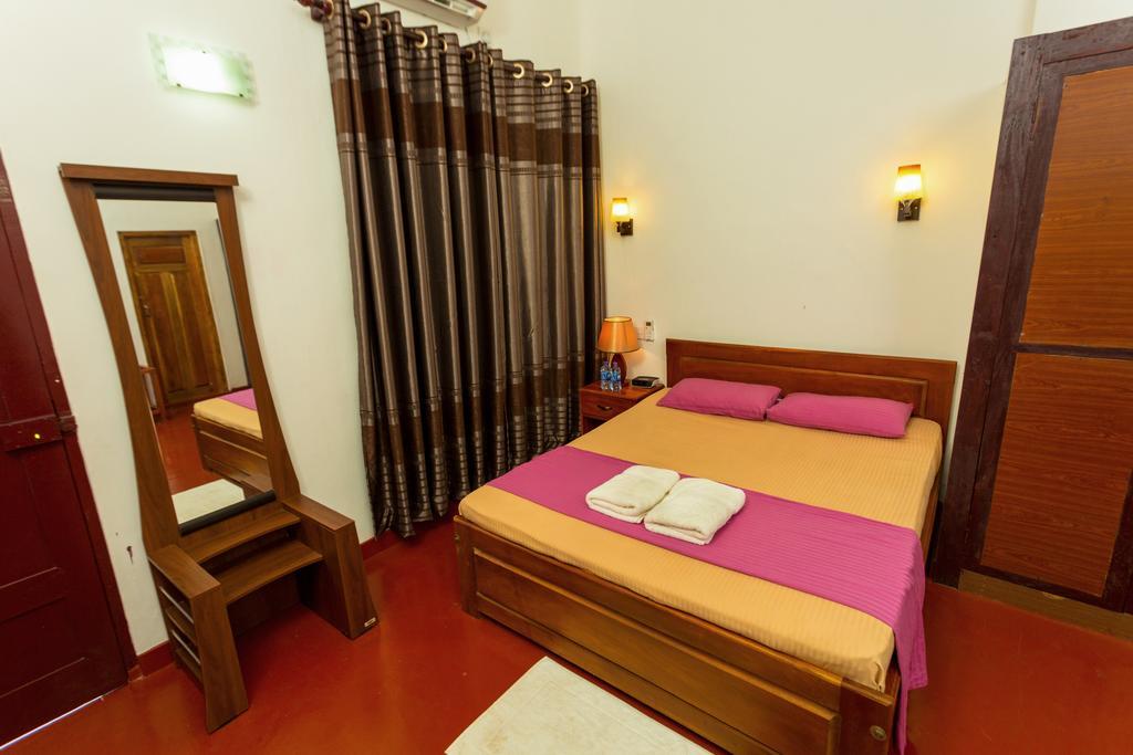 Dayanithi Guest House Jaffna Exteriör bild